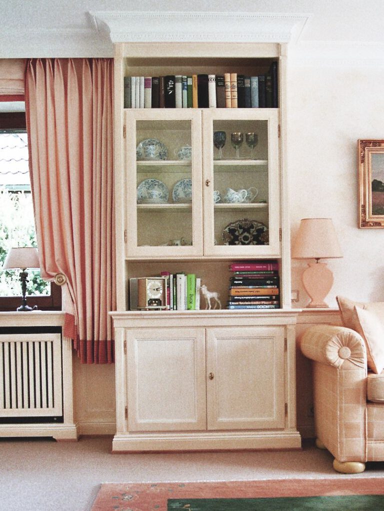 Wohnzimmerschrank